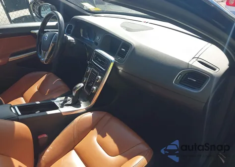 2015 Volvo S60 T5 Platinum из США, поврежденный, VIN YV140MFM4F1350019